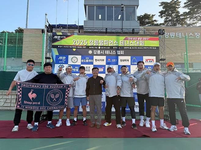 챔피언스 리그 우승팀 서울 어벤저스.(사진제공/강릉시테니스협회)