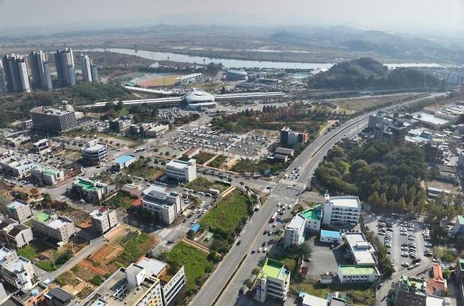 나주시가 KTX 나주역 일대를 서남권 대표 교통 허브로 도약시키기 위해 ‘나주역세권 개발 사업’을 본격 추진한다. 사진은 나주역 일대 전경. 나주시 제공