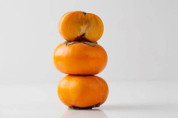 단감은 껍질째 깨끗하게 세척해 먹어야 영양 효능을 충분히 누릴 수 있다./사진=클립아트코리아