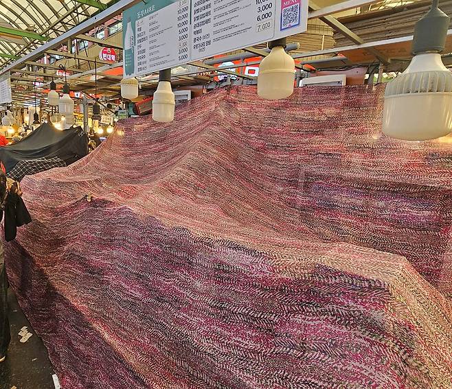 바가지요금 논란으로 10일 영업정지 받은 광장시장 내 한 점포의 모습 [연합뉴스]