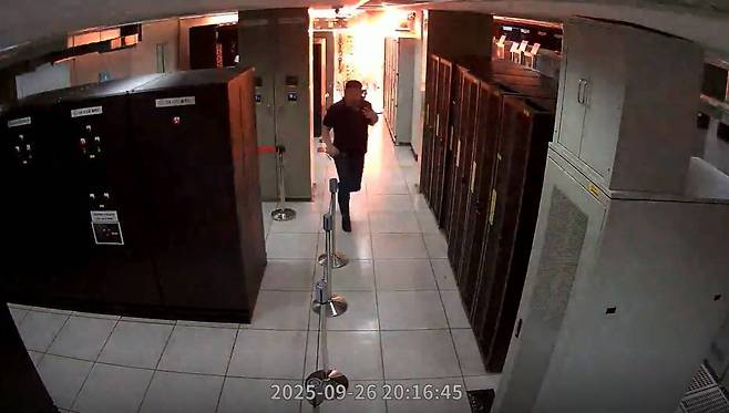 대전 유성구 국가정보자원관리원 본원에서 발생한 화재 당시 모습 / 김성회 더불어민주당 의원실 제공