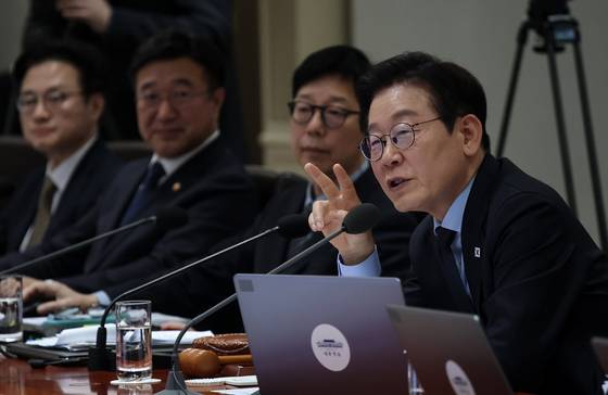 이재명 대통령이 11일 오전 서울 용산 대통령실에서 열린 제49회 국무회의에서 발언을 하고 있다. 대통령실사진기자단