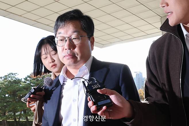 지난 10일 노만석 검찰총장 직무대행이 서울 서초구 대검찰청으로 출근하고 있다. 노 직무대행은 11일 연가를 쓰고 출근하지 않았다. 성동훈 기자