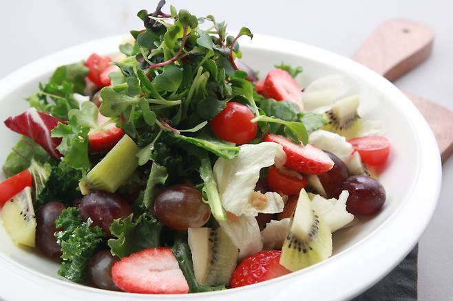 오이, 상추, 수박 등 수분이 많은 채소나 과일은 냉동 과정에서 조직이 손상돼 원래 식감을 잃는다. 기사 이해를 돕기 위한 자료 사진./사진=게티이미지뱅크