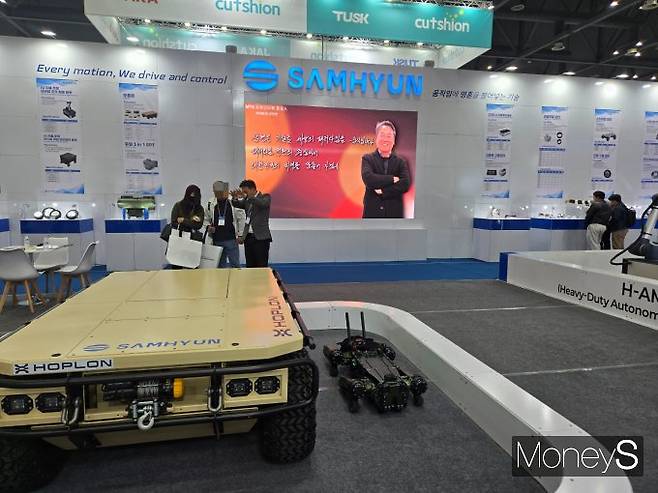 삼현이 자체 기술 3-in-1을 기반으로 로봇 신제품 개발을 확대하며 사업 포트폴리오를 확장하고 있다. 사진은 로보월드에 마련된 삼현 부스. /사진=김이재 기자