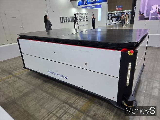 삼현이 국내 최초로 개발한 고하중 자율주행로봇(H-AMR)의 모습. /사진=김이재 기자