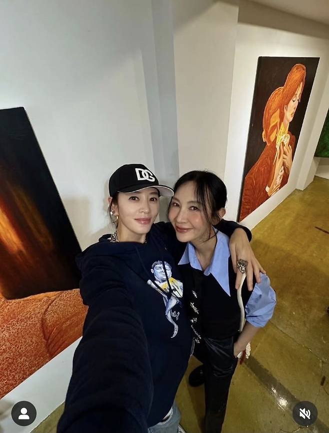 [서울=뉴시스] 김혜수(왼쪽), 채시라. (사진=채시라 인스타그램 캡처) 2025.11.11. photo@newsis.com *재판매 및 DB 금지