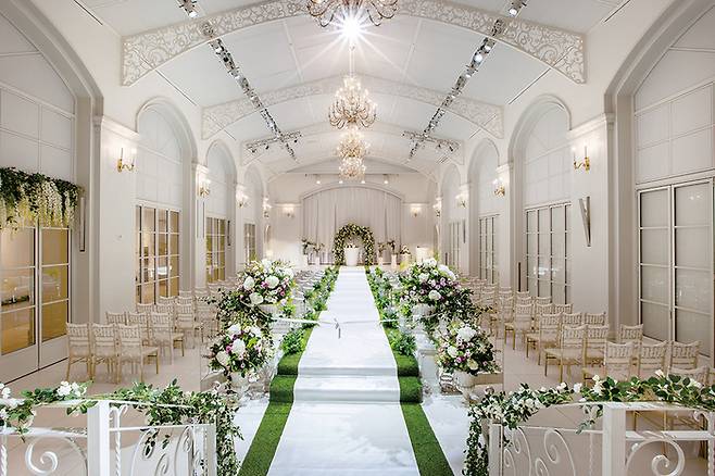 결혼이 더 이상 ‘인생 최대 이벤트’로서의 화려함보다는 ‘나답게 꾸미는 합리적 선택’으로 바뀌고 있다. 게티이미지