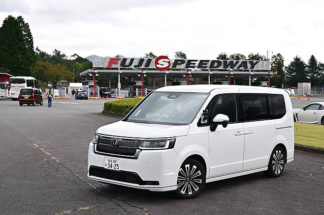 혼다 스텝왜건 스파다 프리미엄 라인. 사진: 김학수 기자