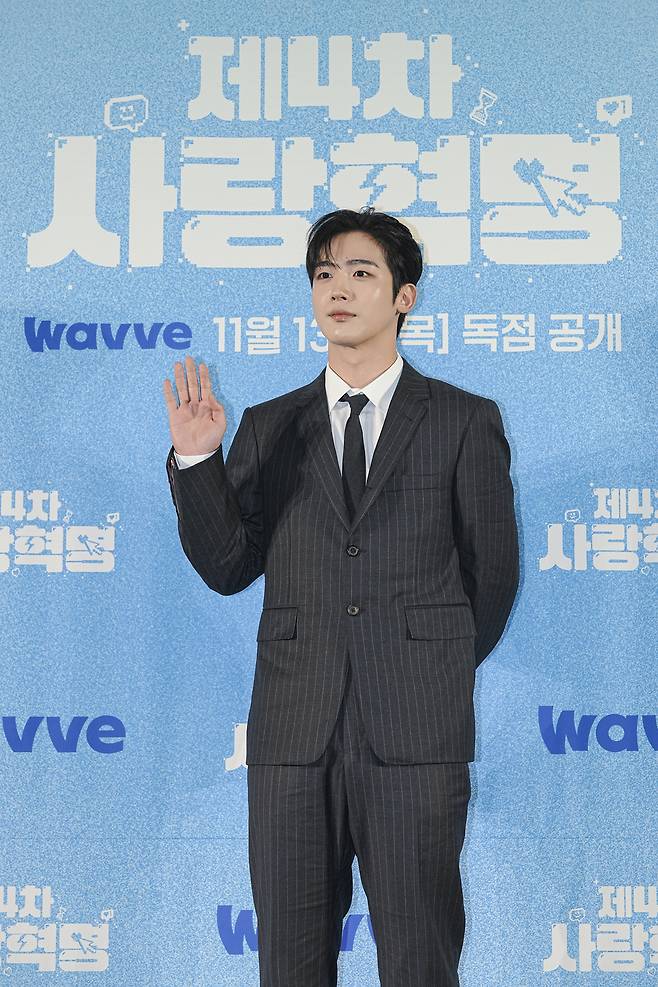 가수 겸 배우 김요한. 웨이브 제공