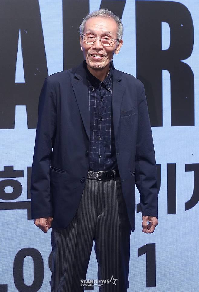 배우 오영수가 21일 오전 서울 종로구 혜화동 서경대학교 공연예술센터에서 열린 '2022 웰컴 대학로 기자간담회'에 참석해 포즈를 취하고 있다.  '2022 웰컴 대학로'는 오는 24일 개막해 30일까지 36일간 대학로 일대에서 펼쳐져 넌버벌 공연, 전통공연, 뮤지컬, 연극 등 한국의 우수한 공연 작품을 대학로에서 만나볼 수 있다. 2022.09.21