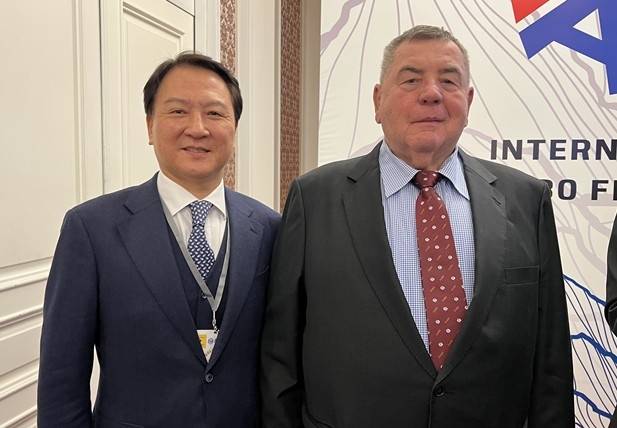 문성천(왼쪽) 대한삼보연맹 회장과 바실리 셰스타코프 국제삼보연맹 회장 [대한삼보연맹 제공. 재판매 및 DB 금지]