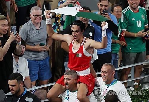 파리 올림픽에서 성별 관련 논란에 섰던 이마네 칼리프 [연합뉴스 자료사진]