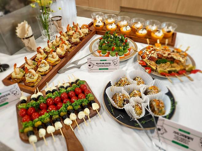 ▲&nbsp;경기도농수산진흥원의 복합 문화미식 프로그램 '테이스티 광장'으로 만들어진 시식 메뉴. /사진제공=경기도농수산진흥원