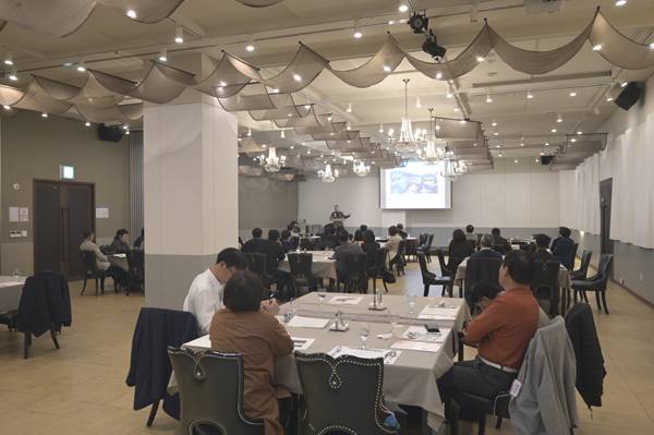 제8기 경남매일 CEO아카데미 강의 모습.