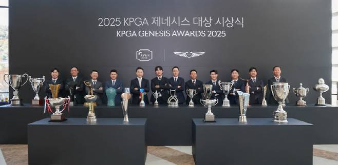 2025시즌 KPGA 투어 우승자들 단체 사진.(사진=KPGA 제공)