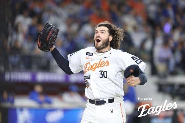 코디 폰세가 지난달 24일 삼성과 플레이오프 5차전에서 호투 후 포효 중이다. /사진=한화 이글스