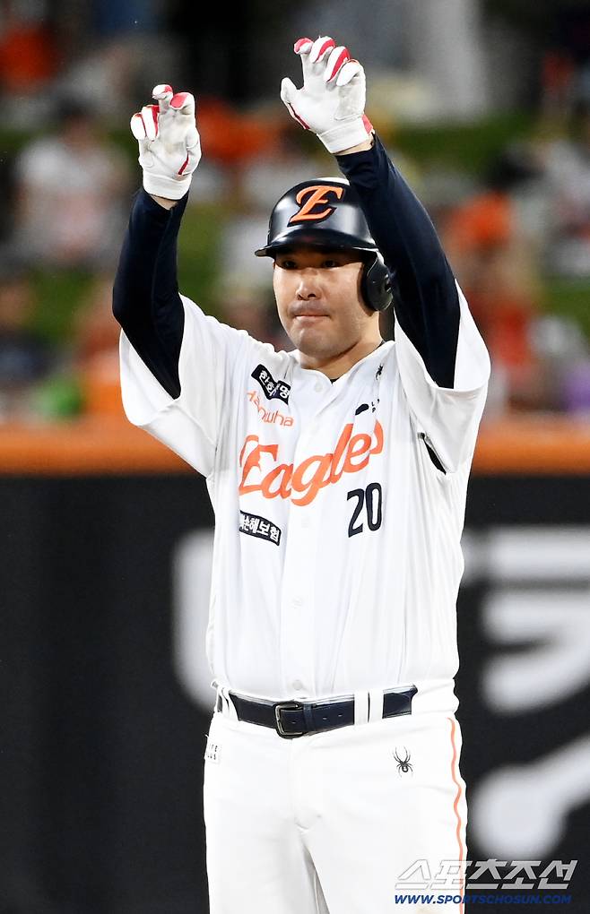 3일 대전 한화생명볼파크에서 열린 NC와 한화의 경기, 2회말 1사 1,2루 한화 이재원이 1타점 2루타를 치고 기뻐하고 있다. 대전=허상욱 기자wook@sportschosun.com/2025.09.03/