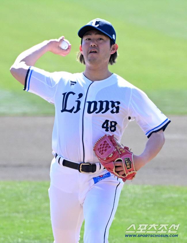 지난 2월 일본 미야자키에서 열린 두산과 연습경기에 등판한 이마이. 박재만 기자