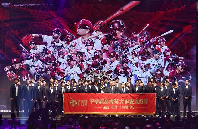 타이완시리즈 우승을 차지한 라쿠텐 몽키스. 사진=라쿠텐 몽키스 공식 SNS