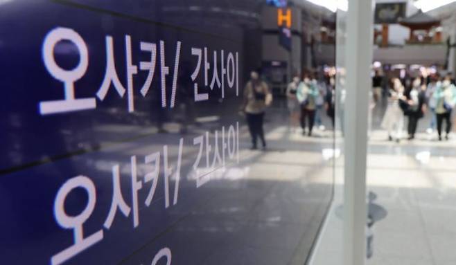 인천국제공항 1터미널 출발 항공편 게시판에 일본행 항공편이 안내되고 있는 모습. 연합뉴스