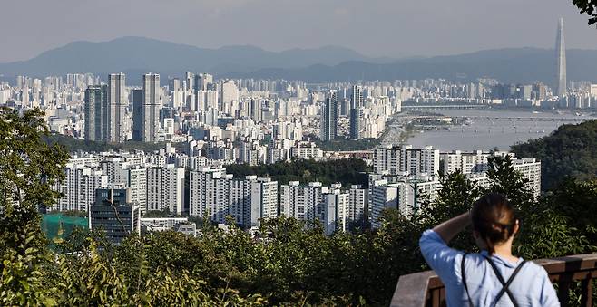 서울 중구 남산에서 바라본 성동구와 광진구 등 한강벨트 인근 아파트 단지들./뉴시스