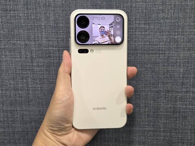 샤오미 17 프로 맥스 써보니 보조 화면 재밌네..