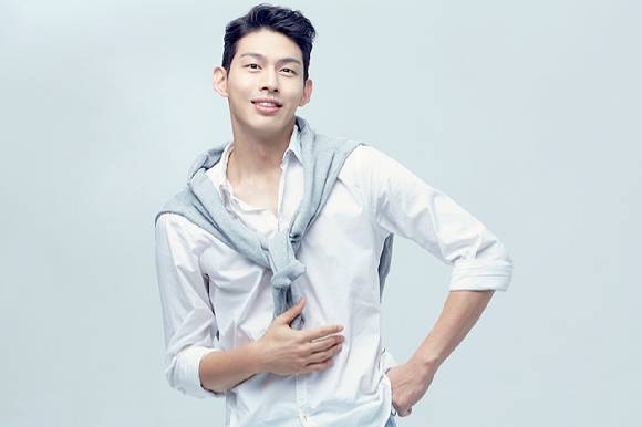 그룹 UN 출신 배우 겸 가수 최정원 씨. [사진=디모스트엔터]