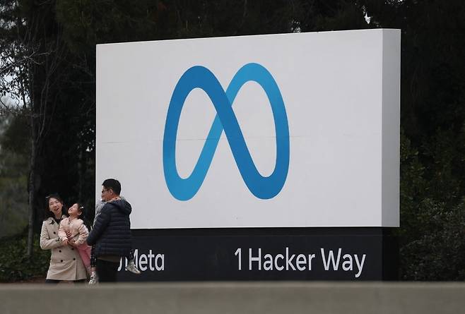 미국 캘리포니아 멘로파크에 있는 메타 본사 앞에 설치된 사인보드. 마이클 버리 사이언 애셋매니지먼트 창립자는 지난 2분기 7380만 달러 규모의 메타 플랫폼스 콜옵션을 사들였다. 사진=연합AFP