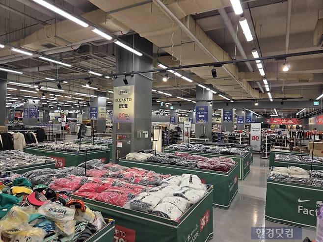 12일 서울 금천구 소재 홈플러스 매장에 고별 행사 품목이 진열돼있다./사진=박수림 기자