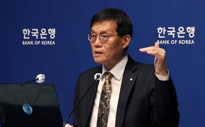 이창용 한국은행 총재가 지난달 23일 서울 중구 한국은행에서 열린 금융통화위원회 금리 결정에 대한 기자간담회에서 발언하고 있다. 사진공동취재단