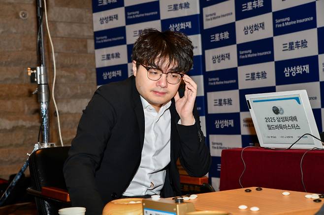 16강에서 신진서 9단을 꺾은 기세를 몰아 4강으로 올라선 중국 랴오위안허 9단. 한국기원 제공