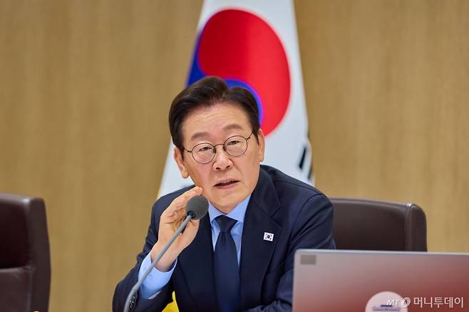 (서울=뉴스1) 허경 기자 = 이재명 대통령이 11일 서울 용산 대통령실 청사에서 열린 국무회의에서 발언하고 있다. (대통령실 제공. 재판매 및 DB 금지) 2025.11.11/뉴스1  Copyright (C) 뉴스1. All rights reserved. 무단 전재 및 재배포,  AI학습 이용 금지. /사진=(서울=뉴스1) 허경 기자