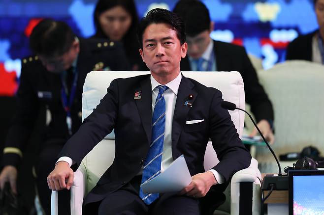 고이즈미 신지로 일본 방위상이 지난1일 말레이시아 쿠알라룸푸르 컨벤션 센터에서 열린 아세안-일본 국방장관 비공식 회의에 참석했다.[AP]