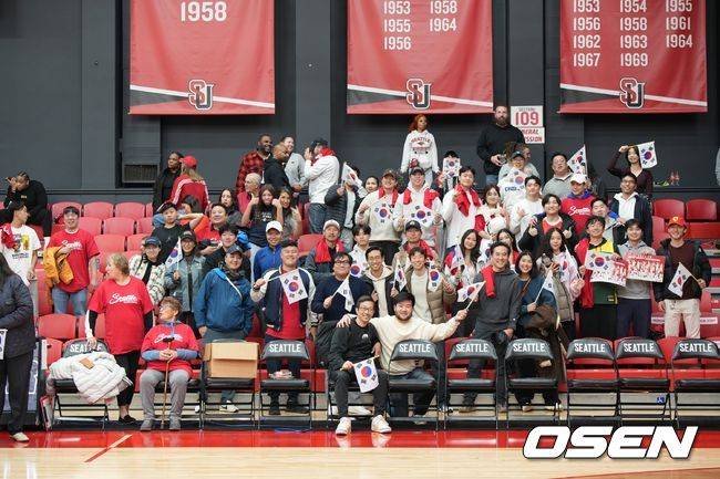 [사진] 시애틀 교포소셜클럽 한인 70여명이 여준석 응원을 왔다