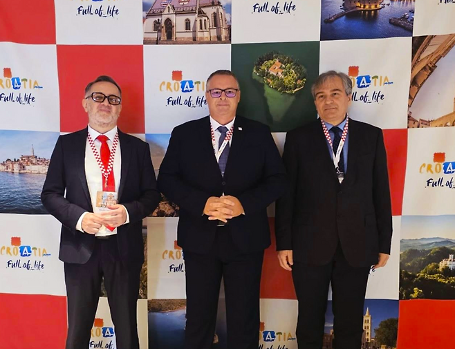 크로아티아 관광청 마르코 유르치치 한국 지사장(왼쪽), 크리스트얀 스타니치치 청장(중앙), 다미르 쿠센(Damir Kusen) 주한 크로아티아 대사 (오른쪽). 사진제공|크로아티아관광청/CNTB