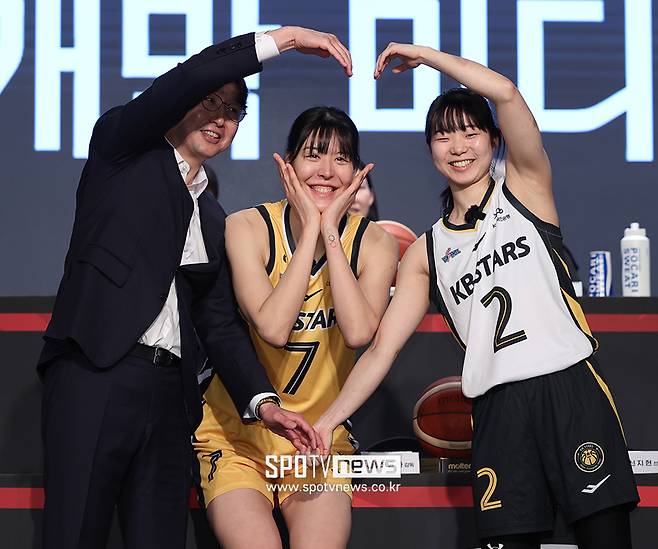 ▲ KB스타즈 박지수 김완수 감독 허예은 ⓒ곽혜미 기자