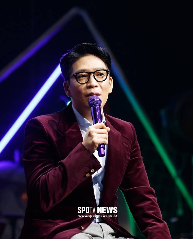 ▲ MC몽이 25일 오후 열린 여덟 번째 정규 앨범 \'채널8\' 음감회에서 취재진의 질문에 답하고 있다. 한희재 기자 hhj@spotvnews.co.kr