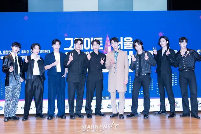 윤박, 페퍼톤스, 적재, 노민우, 엔플라잉, 윤성현, 김재환, 고영배가 20일 오전 온라인 생중계로 진행된 엠넷 예능 '그레이트 서울 인베이전' 제작발표회에 참석해 포즈를 취하고 있다.  글로벌 밴드가 되기 위해 THE G TOWER(더 지 타워)에 모인 밴드들의 혹독한 생존게임을 그린 프로그램 '그레이트 서울 인베이전'은 오늘(20일) 첫 방송된다. /사진제공=엠넷 2022.07.20