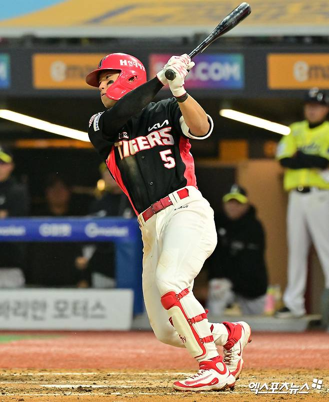 10일 오후 인천SSG랜더스필드에서 열린 '2025 신한 SOL Bank KBO리그' KIA 타이거즈와 SSG 랜더스의 경기, 8회초 1사 만루 KIA 김도영이 타격을 하고 있다. 엑스포츠뉴스 DB