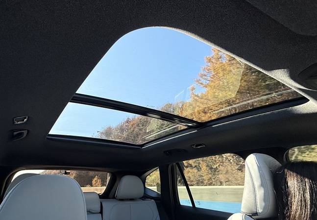 2026년형 그랑 콜레오스 선루프./사진=백유진 기자 byj@