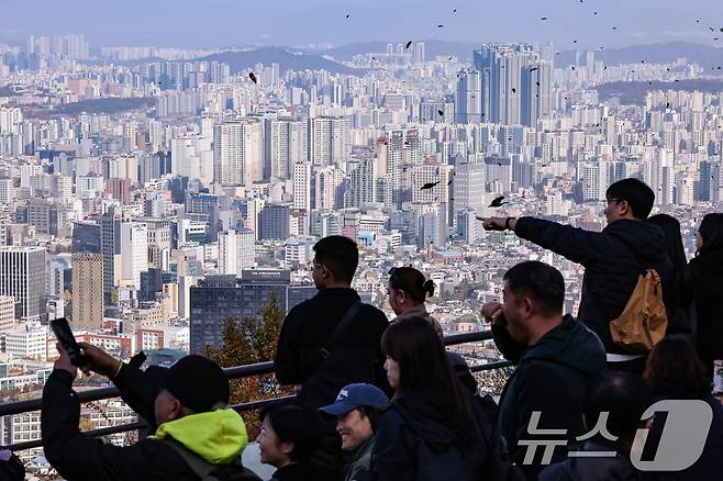 서울 남산에서 바라본 아파트 단지 모습. 2025.11.9/뉴스1 ⓒ News1 이호윤 기자