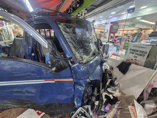 13일 오전 10시 55분쯤 경기 부천 오정구 원종동 제일시장에서 A 씨가 몰던 1톤 트럭이 돌진하는 사고가 발생했다. (경기 부천소방서 제공. 재판매 및 DB금지) 2025.11.13/뉴스1