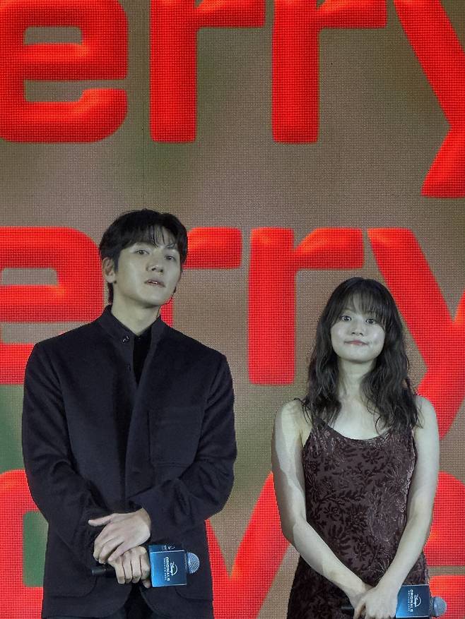 배우 지창욱(왼쪽), 이마다 마오