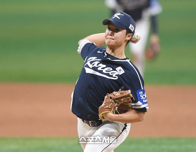 정우주가 9일 서울 고척 스카이돔에서 열린 ‘2025 K-베이스볼 시리즈’ 체코와 2차전 경기 6회 역투하고 있다. 고척 | 최승섭기자 thunder@sportsseoul.com