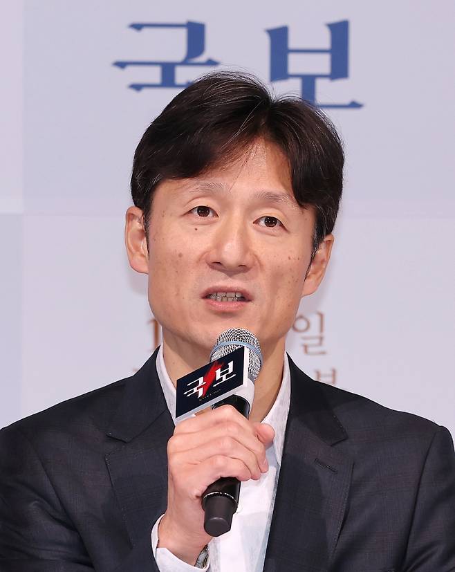 <yonhap photo-5163=""> 이상일 감독 방한 (서울=연합뉴스) 이재희 기자 = 재일동포 이상일 감독이 13일 서울 CGV 용산아이파크몰점에서 열린 영화 '국보' 시사 간담회에서 인사말을 하고 있다. 2025.11.13 scape@yna.co.kr/2025-11-13 17:24:00/ <저작권자 ⓒ 1980-2025 ㈜연합뉴스. 무단 전재 재배포 금지, AI 학습 및 활용 금지></yonhap>