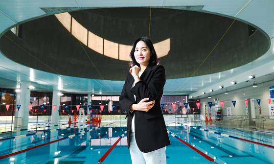 이보은 강원특별자치도청 수영감독이 12일 강원도 춘천시 반다비 수영장에서 중앙일보와 인터뷰했다. 우상조 기자