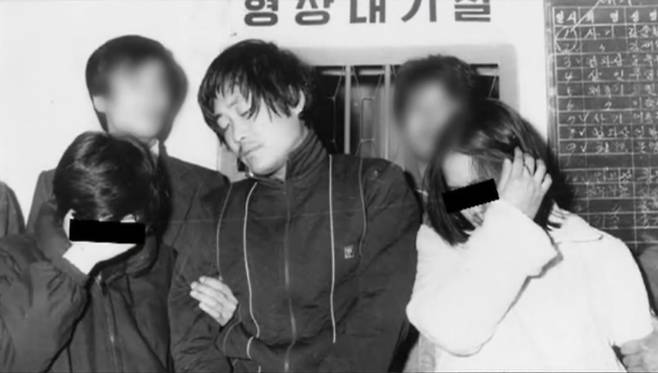 진범은 사건 1년 만인 11월30일 검거됐다. 윤상군이 다니던 학교 체육교사 주영형(당시 28세)과 그를 도운 여고생 2명이 벌인 일로 드러났다. 주영형은 이군이 납치 전 만나기로 했던 체육 교사였다. 코앞에 진범이 있었던 것이다./사진=SBS '꼬리에 꼬리를 무는 이야기'