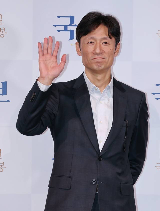 재일동포 이상일 감독이 13일 서울 CGV 용산아이파크몰점에서 열린 영화 ‘국보’ 시사 간담회에서 포즈를 취하고 있다. 연합뉴스