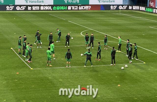 13일 대전월드컵경기장에서 열린 볼리비아 축구대표팀의 공식 훈련./대전월드컵경기장=노찬혁 기자